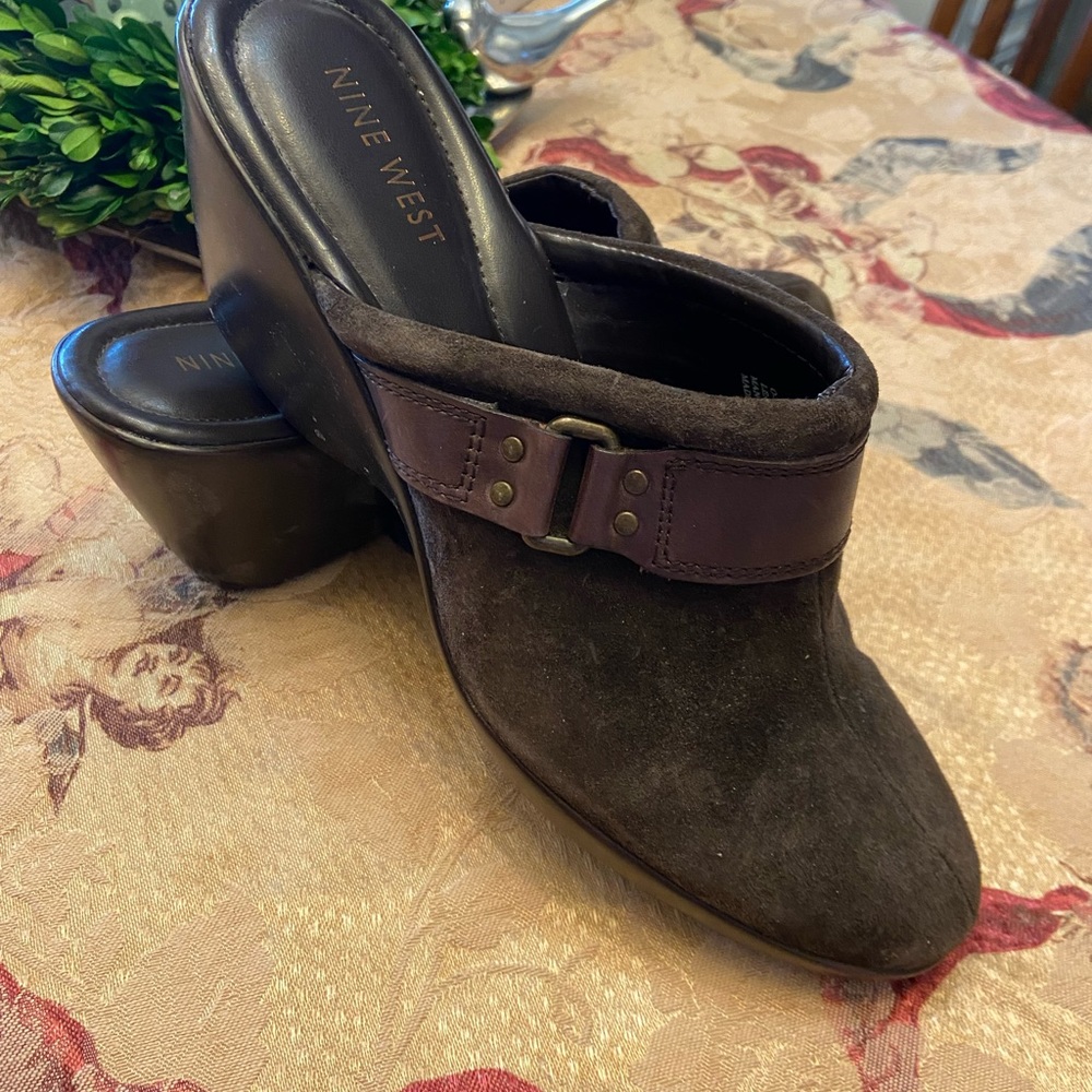 Nine West Brown Mules. Size 9 Preloved 3 inch heel. Brass Buckle decor